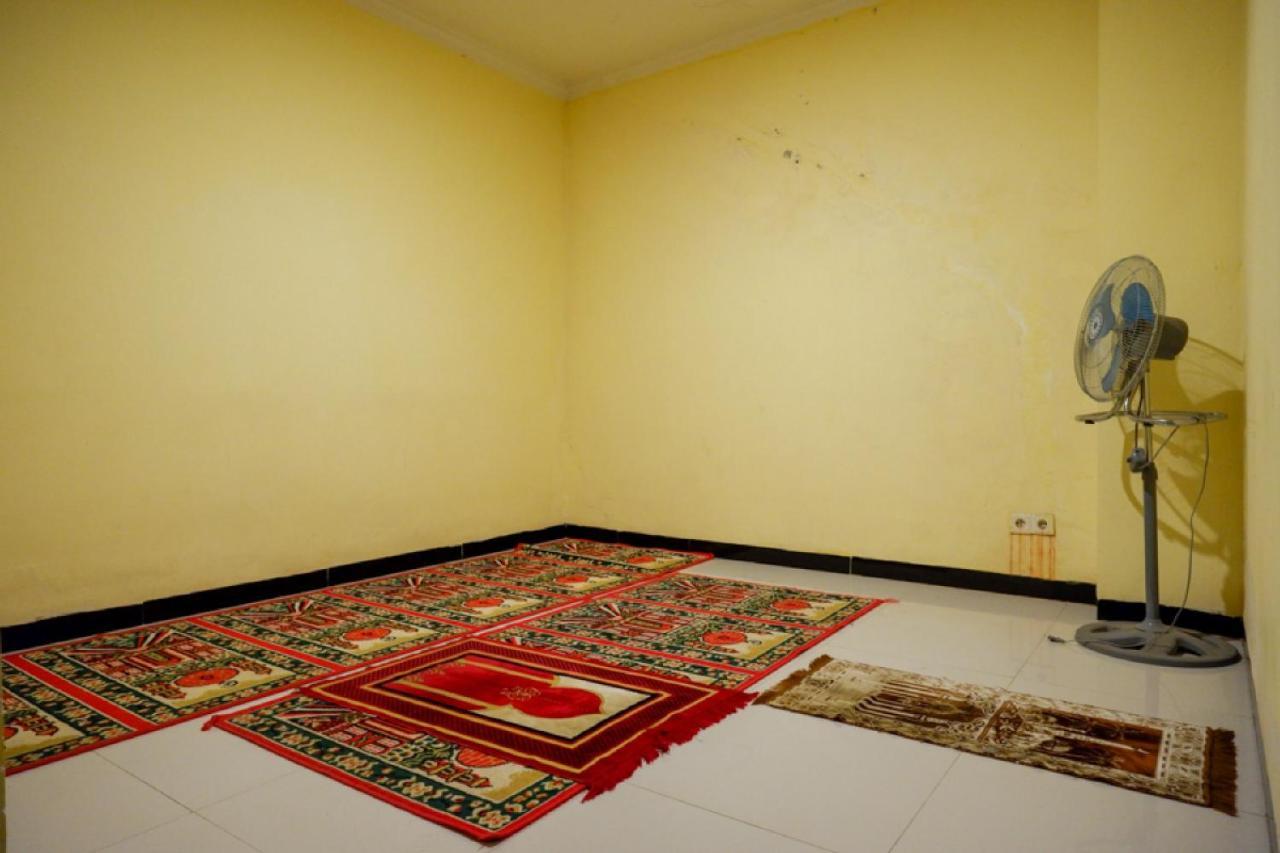 Reddoorz Near Citraland Waterpark Kendari Hotel Lepoleop Exterior foto