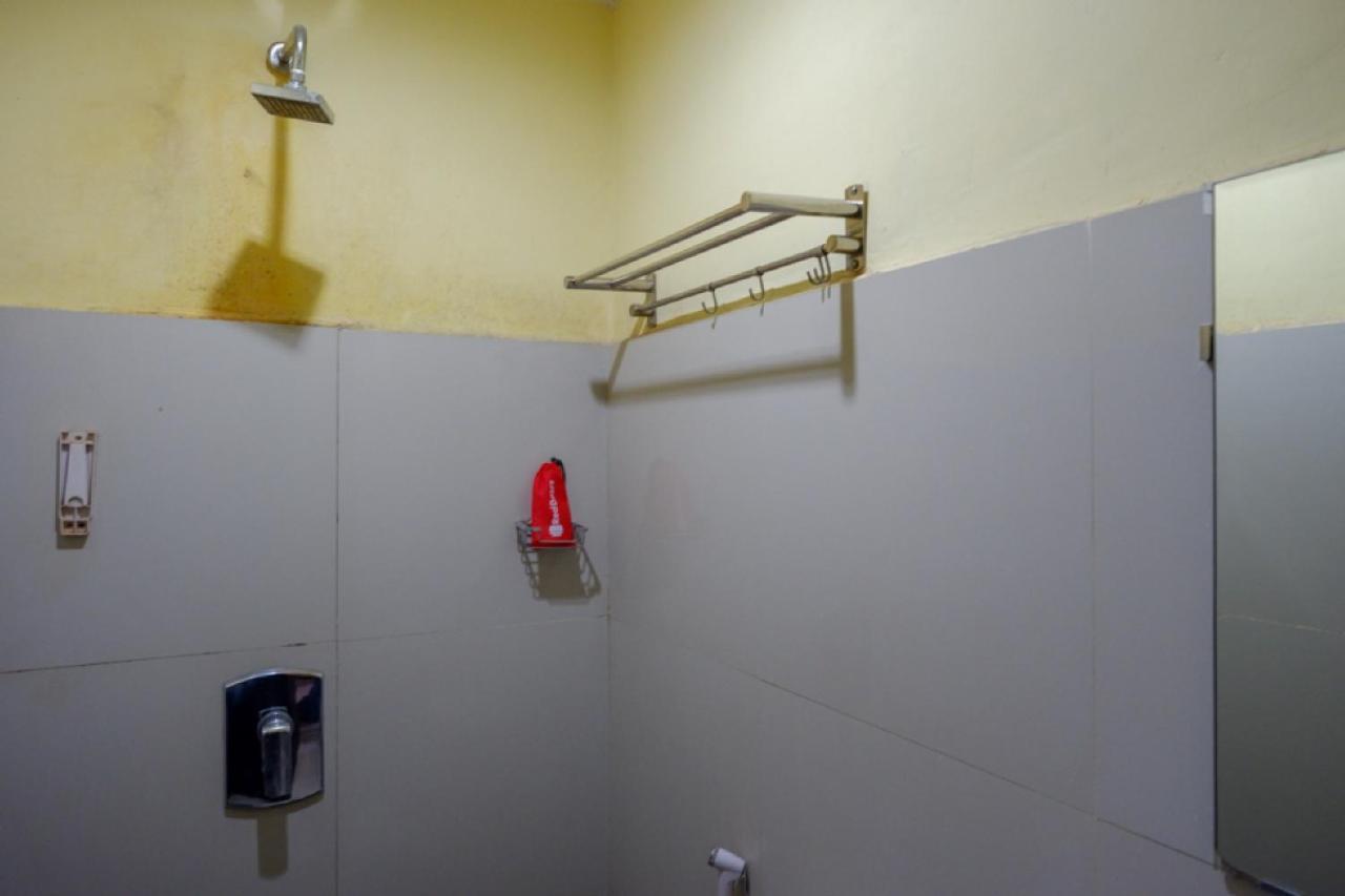 Reddoorz Near Citraland Waterpark Kendari Hotel Lepoleop Exterior foto